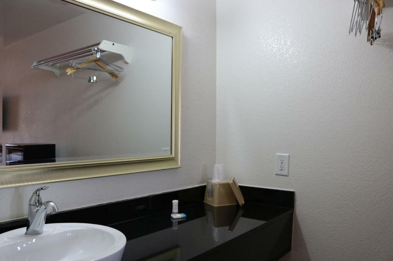 Heritage Inn & Suites El Dorado エクステリア 写真