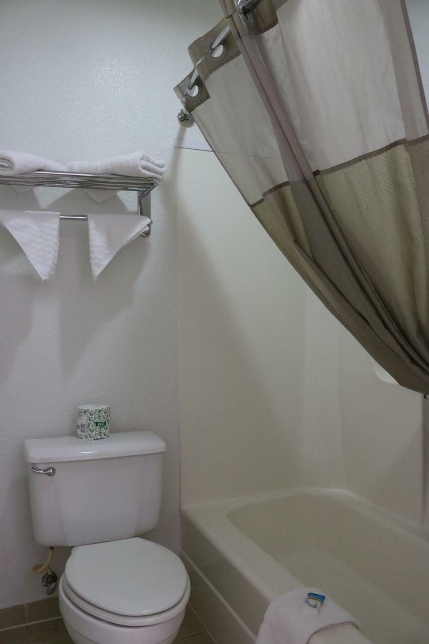 Heritage Inn & Suites El Dorado エクステリア 写真