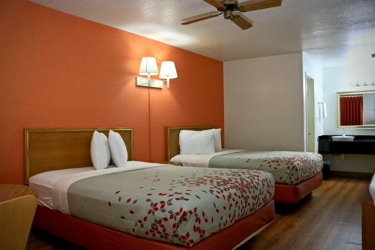 Heritage Inn & Suites El Dorado エクステリア 写真